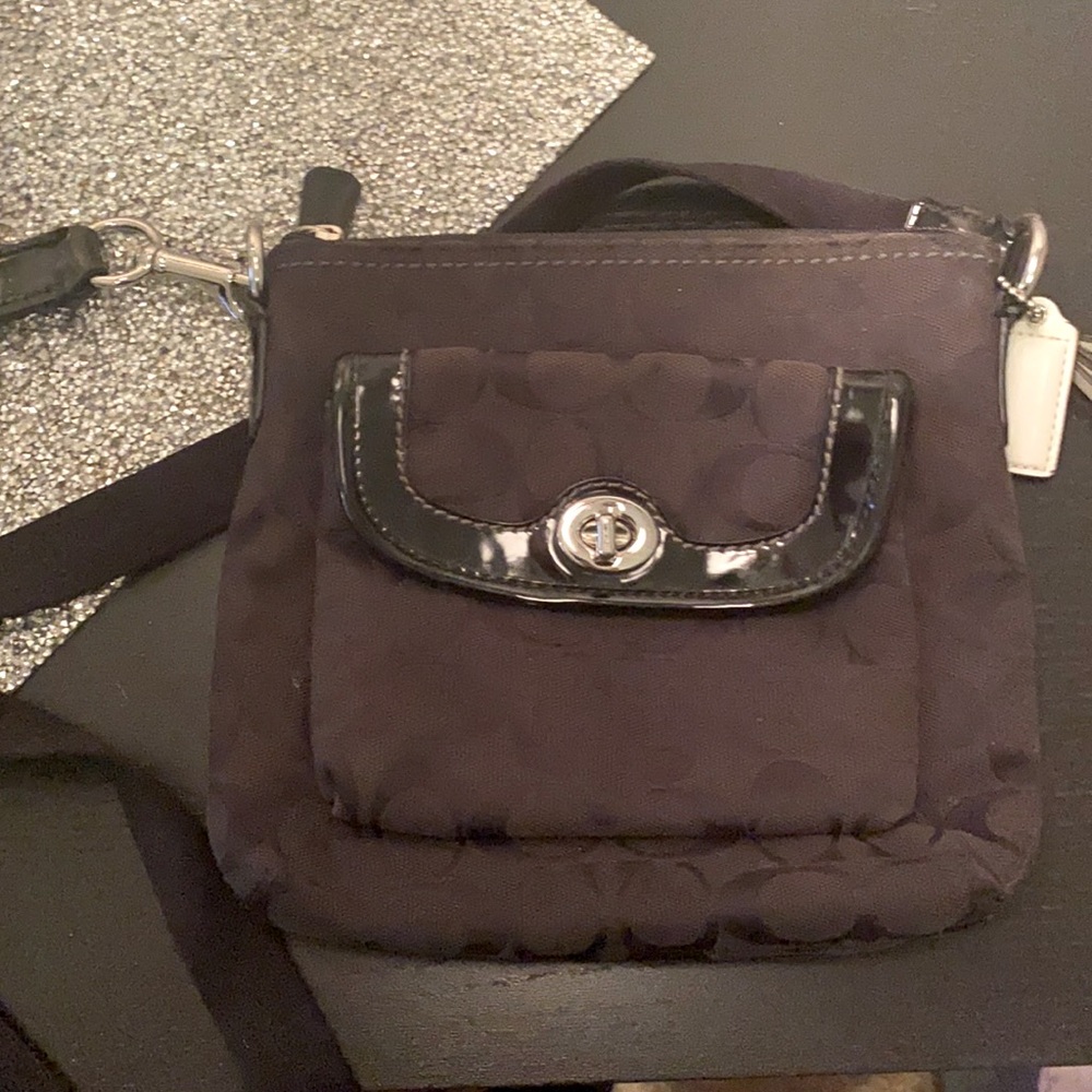 Black Coach Satchel. Great condition. Not sure if it’s real 🖤